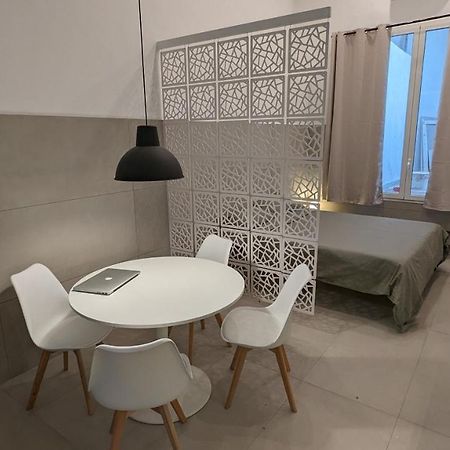 Valona 101 - Elegant Loft Apartment Bari Exterior foto