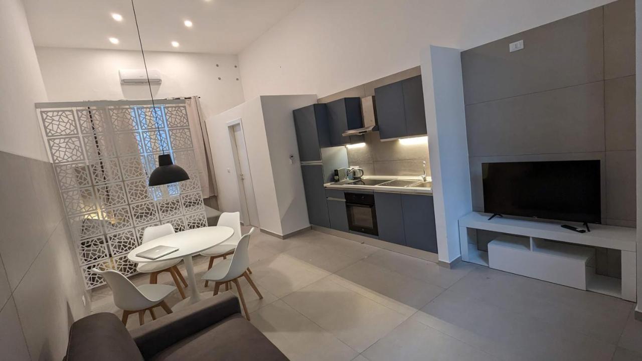 Valona 101 - Elegant Loft Apartment Bari Exterior foto