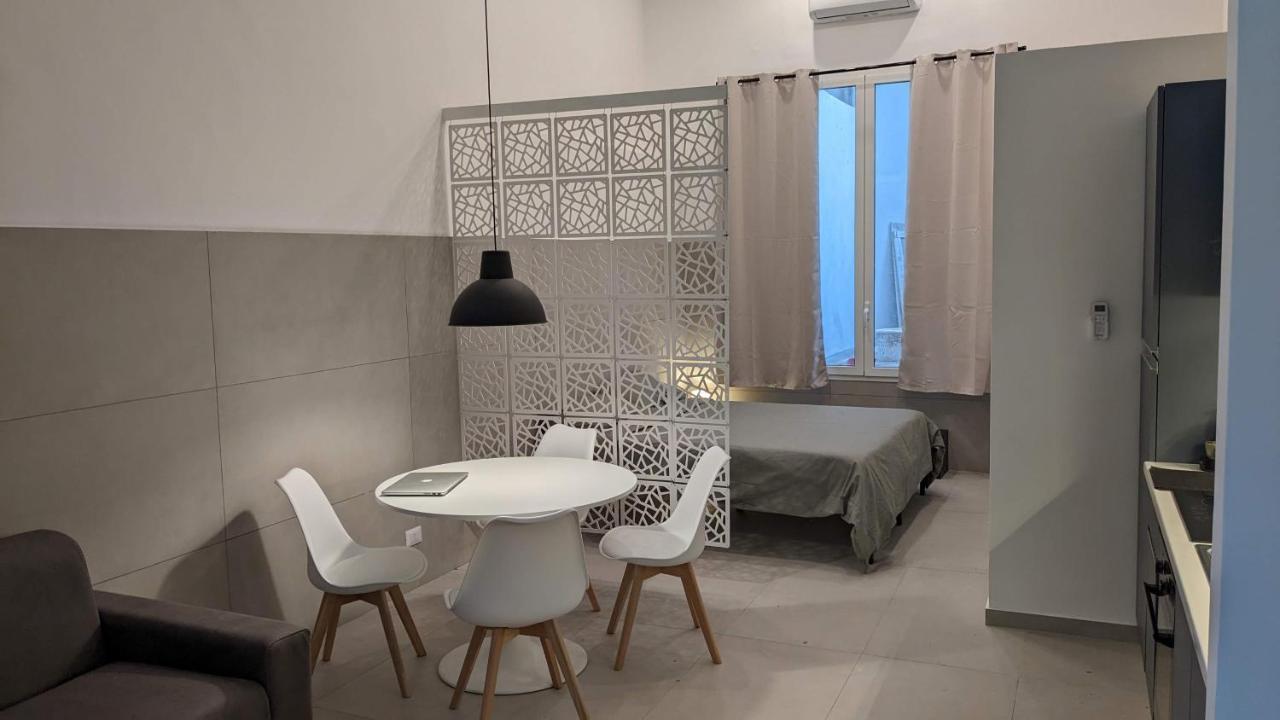 Valona 101 - Elegant Loft Apartment Bari Exterior foto