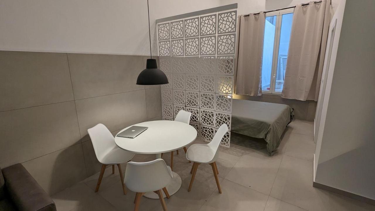 Valona 101 - Elegant Loft Apartment Bari Exterior foto