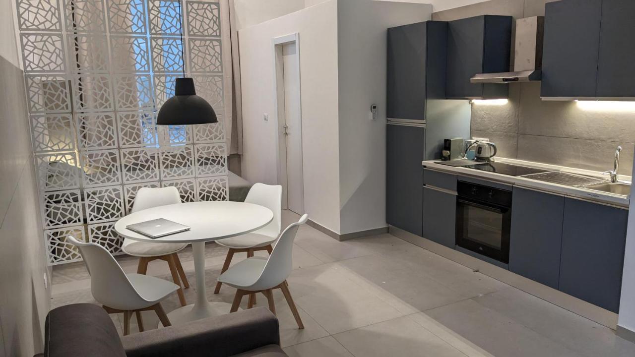 Valona 101 - Elegant Loft Apartment Bari Exterior foto